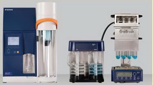 Комплект поставки: Kjeltec 8400 с системой дренирования и встроенным парогенератором для деионизированной или водопроводной воды; емкость для щелочи/воды/приемного раствора/отходов с датчиками уровня, адаптеры для 100, 250, 400 и 750 мл пробирок, дигесторные пробирки на 100 и 250 мл, штатив для пробирок